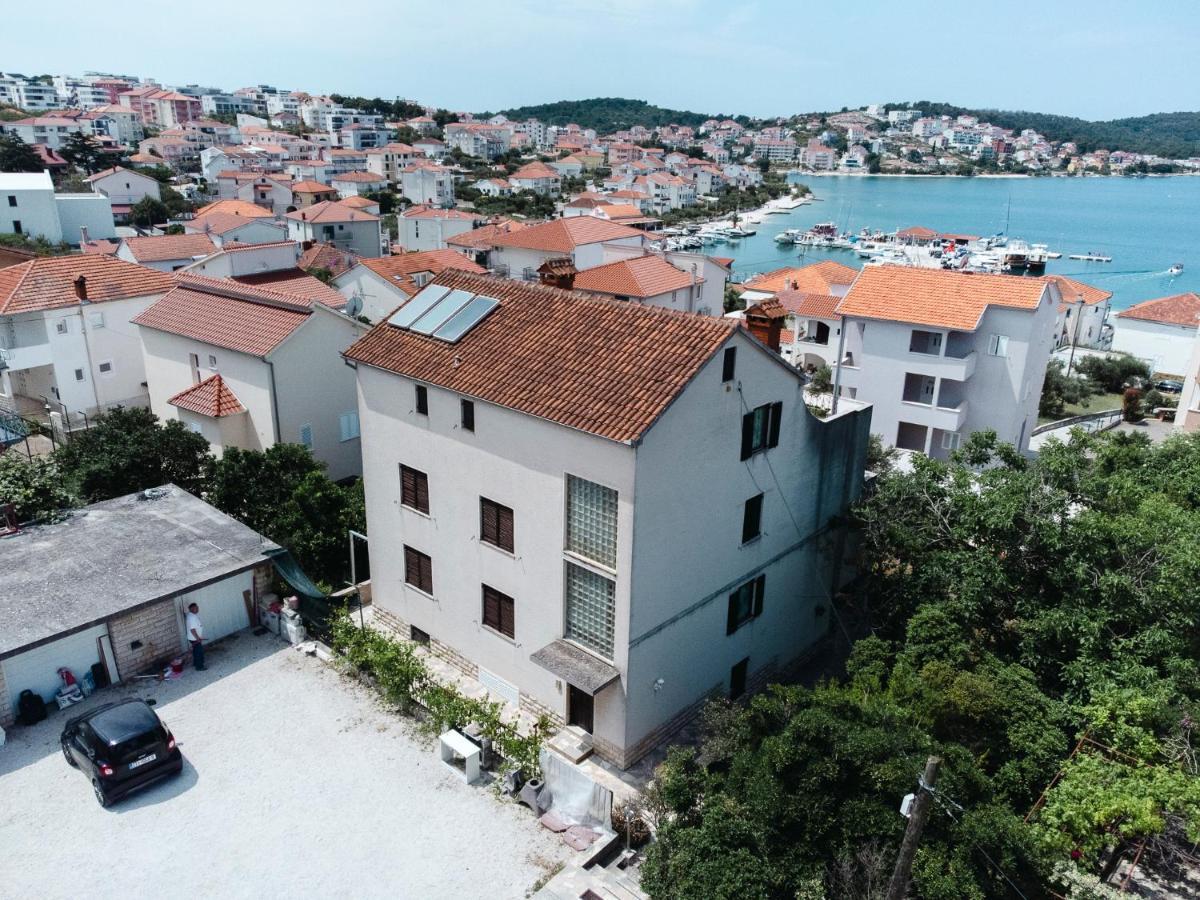 Studio-Appartements Emwey Trogir Exterior foto
